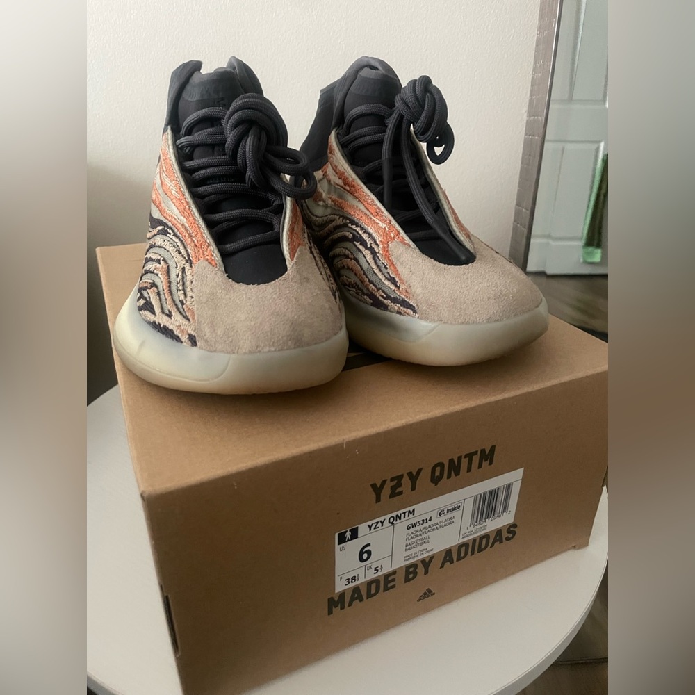 YEEZY Quantum Flash Oranger Sneaker - Size 6 Men’s/ Women’s 8